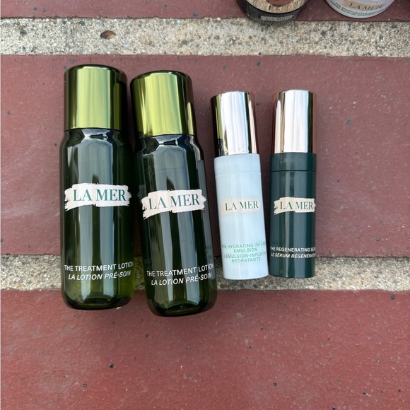 La Mer Skincare Set with Blue Cosmetic Bags - Picture 2 of 10